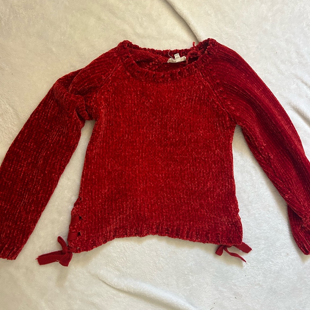 Jessica Simpson brand, size 6 in child size but can be meant for a petite person